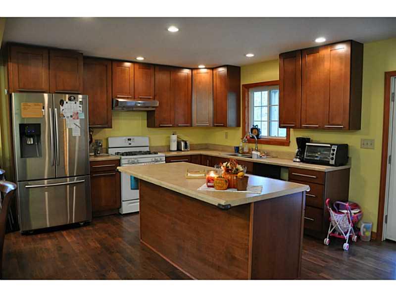 349 Eicher Road Pittsburgh, PA 15237 - Photo 5 of 12 Kitchen.