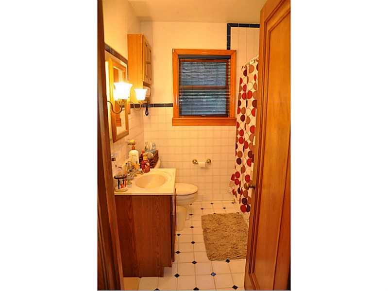 349 Eicher Road Pittsburgh, PA 15237 - Photo 8 of 12 Full Bath.