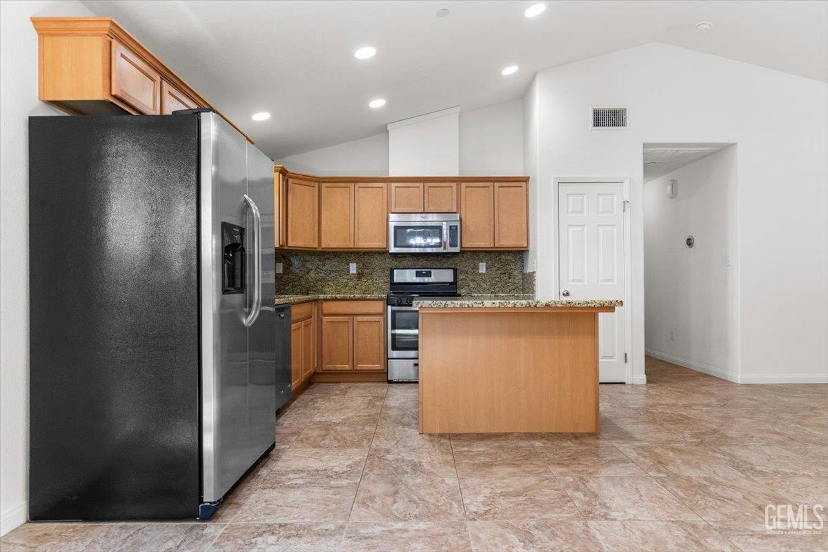 Undisclosed Address Tehachapi, CA 93561 - Photo 7 of 40
