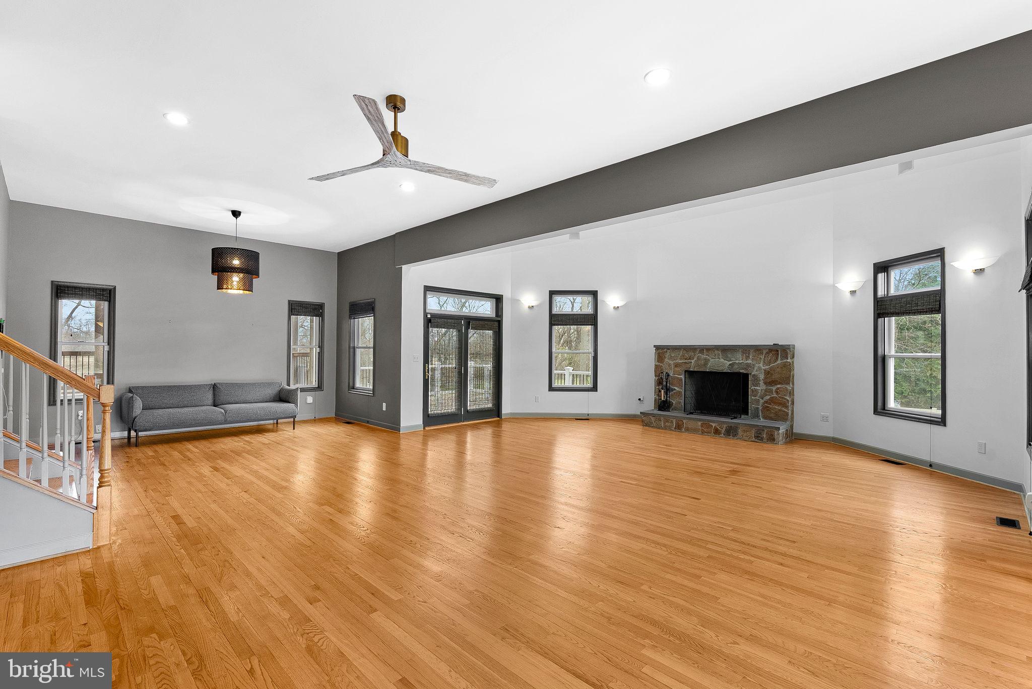 19451 Youngs Cliff Road Sterling, VA 20165 - Photo 14 of 128