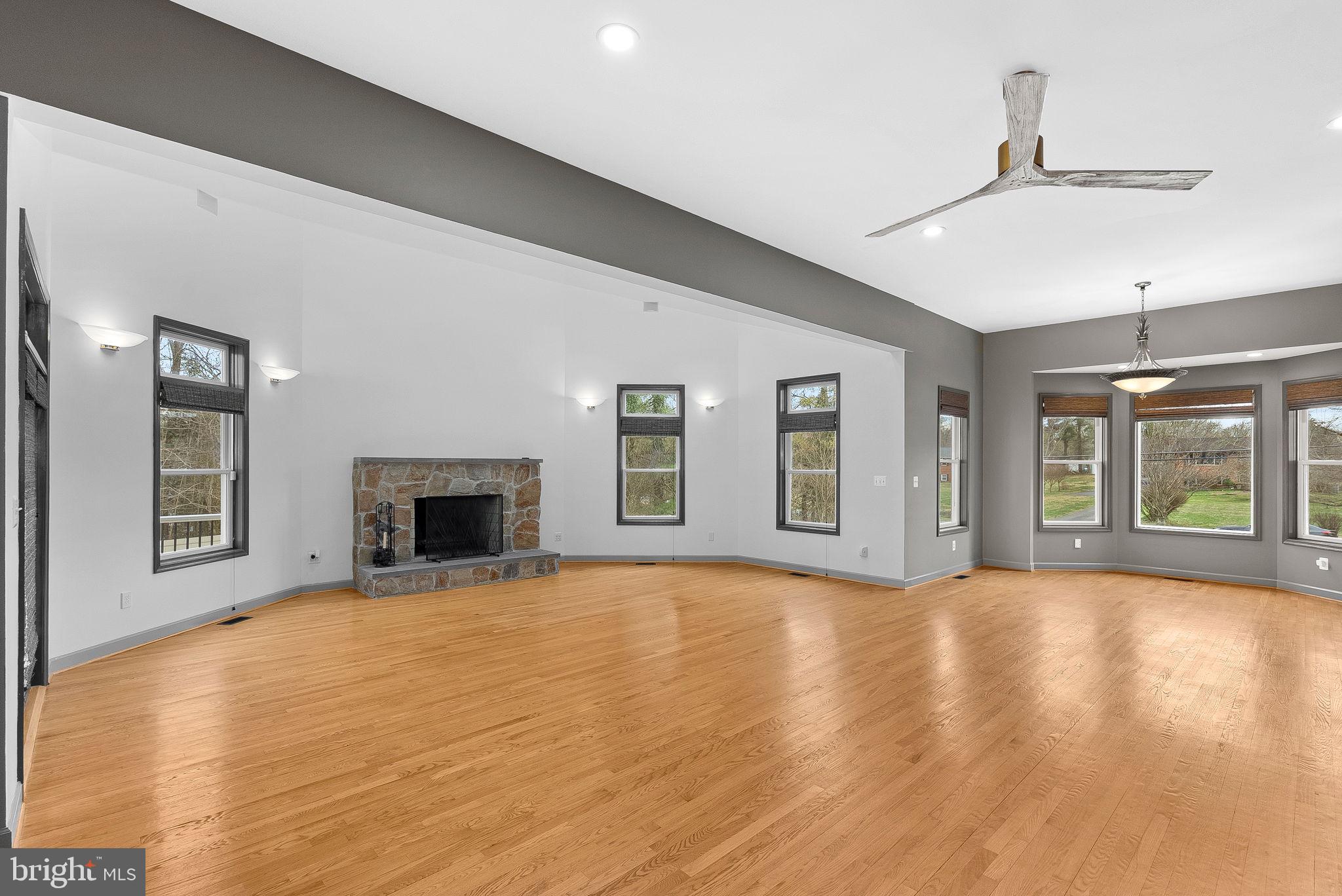 19451 Youngs Cliff Road Sterling, VA 20165 - Photo 17 of 128