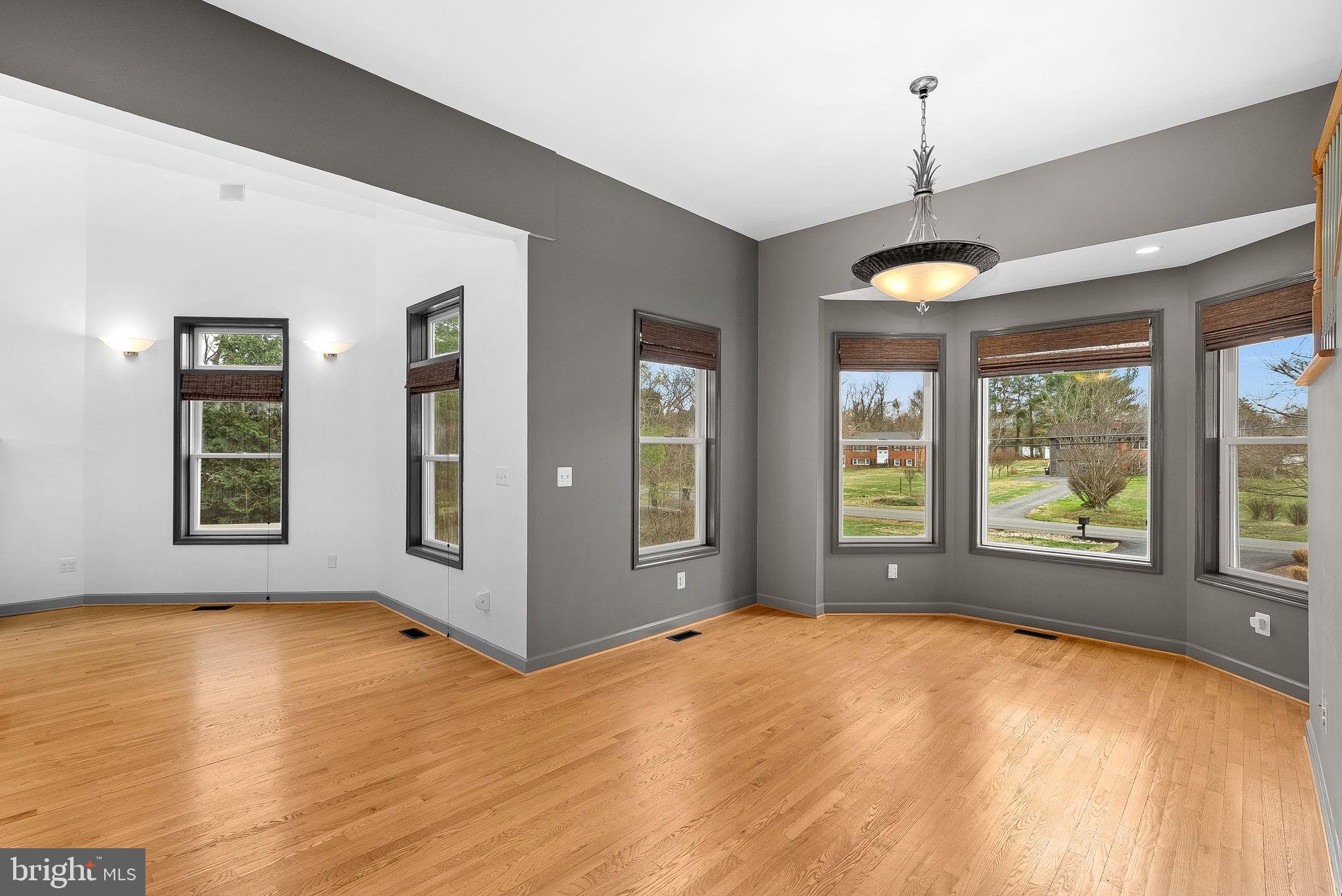 19451 Youngs Cliff Road Sterling, VA 20165 - Photo 22 of 128