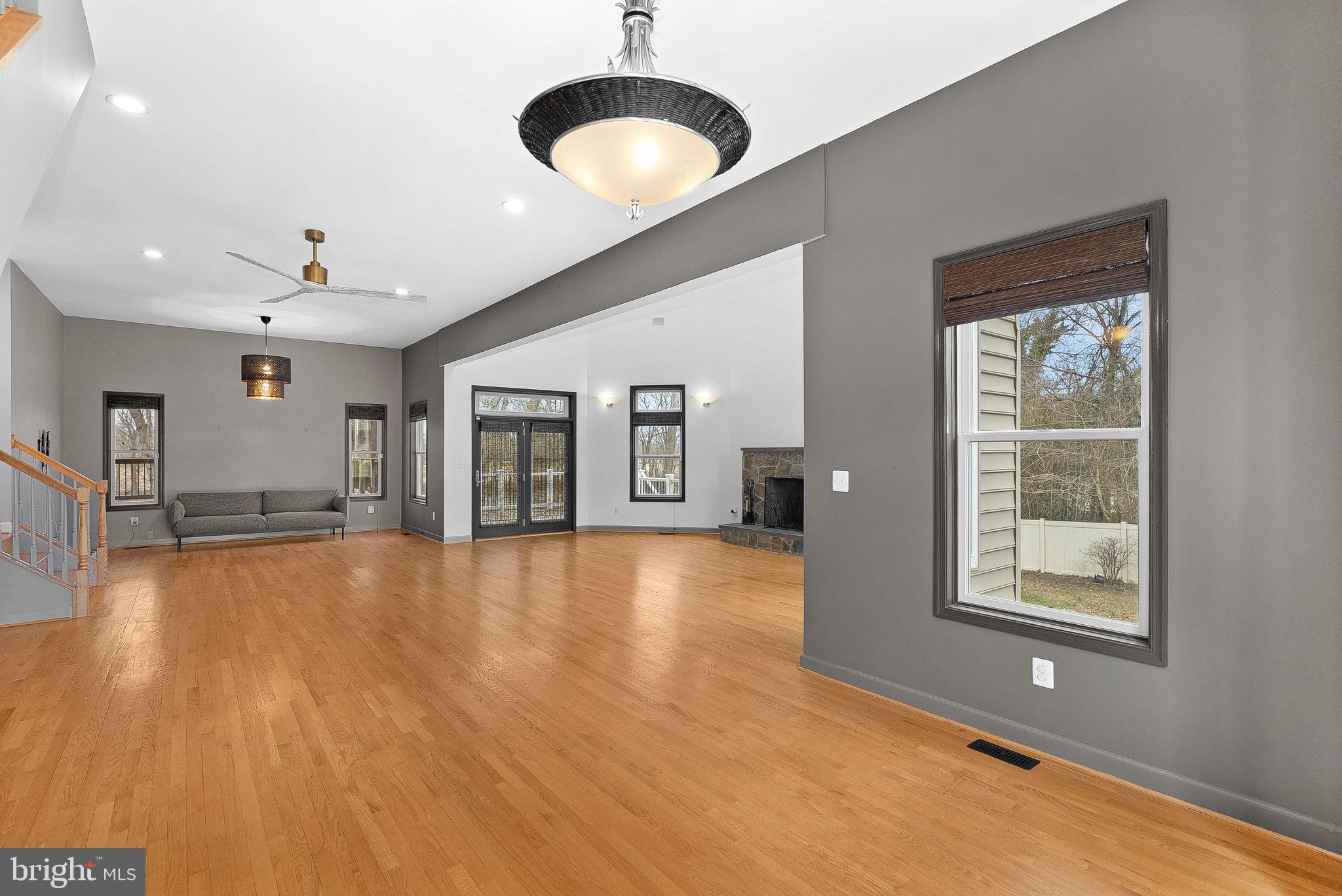 19451 Youngs Cliff Road Sterling, VA 20165 - Photo 23 of 128