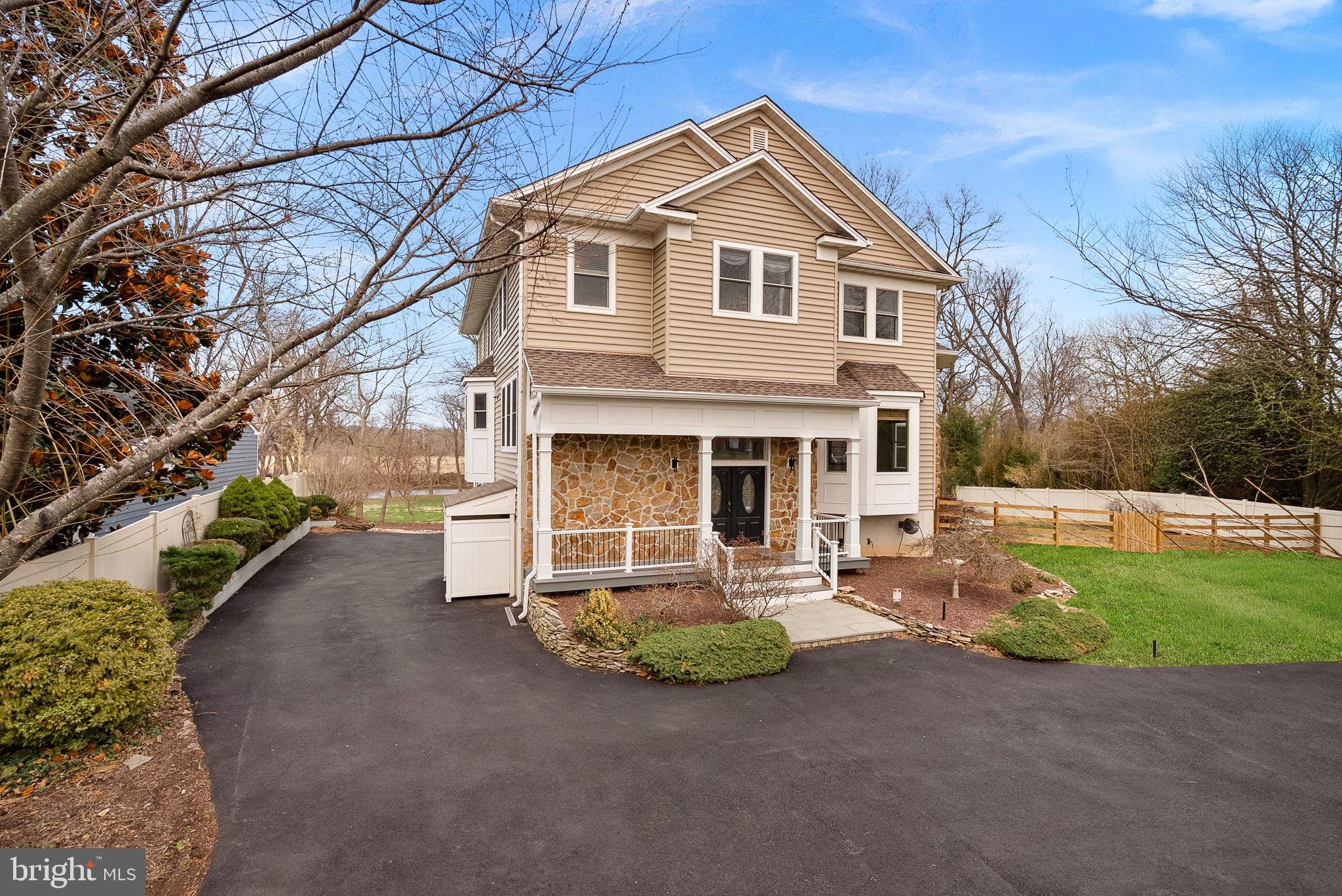 19451 Youngs Cliff Road Sterling, VA 20165 - Photo 5 of 128