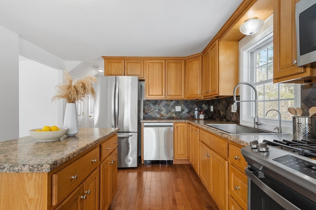163 Dunstable Road Chelmsford, MA 01863 - Photo 3 of 29 Gallery Image 3