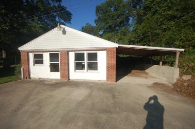 1712 Potts Creek Road Covington, VA 24426 - Photo 25 of 25 DRIVEWAY / APARTMENT VIEW