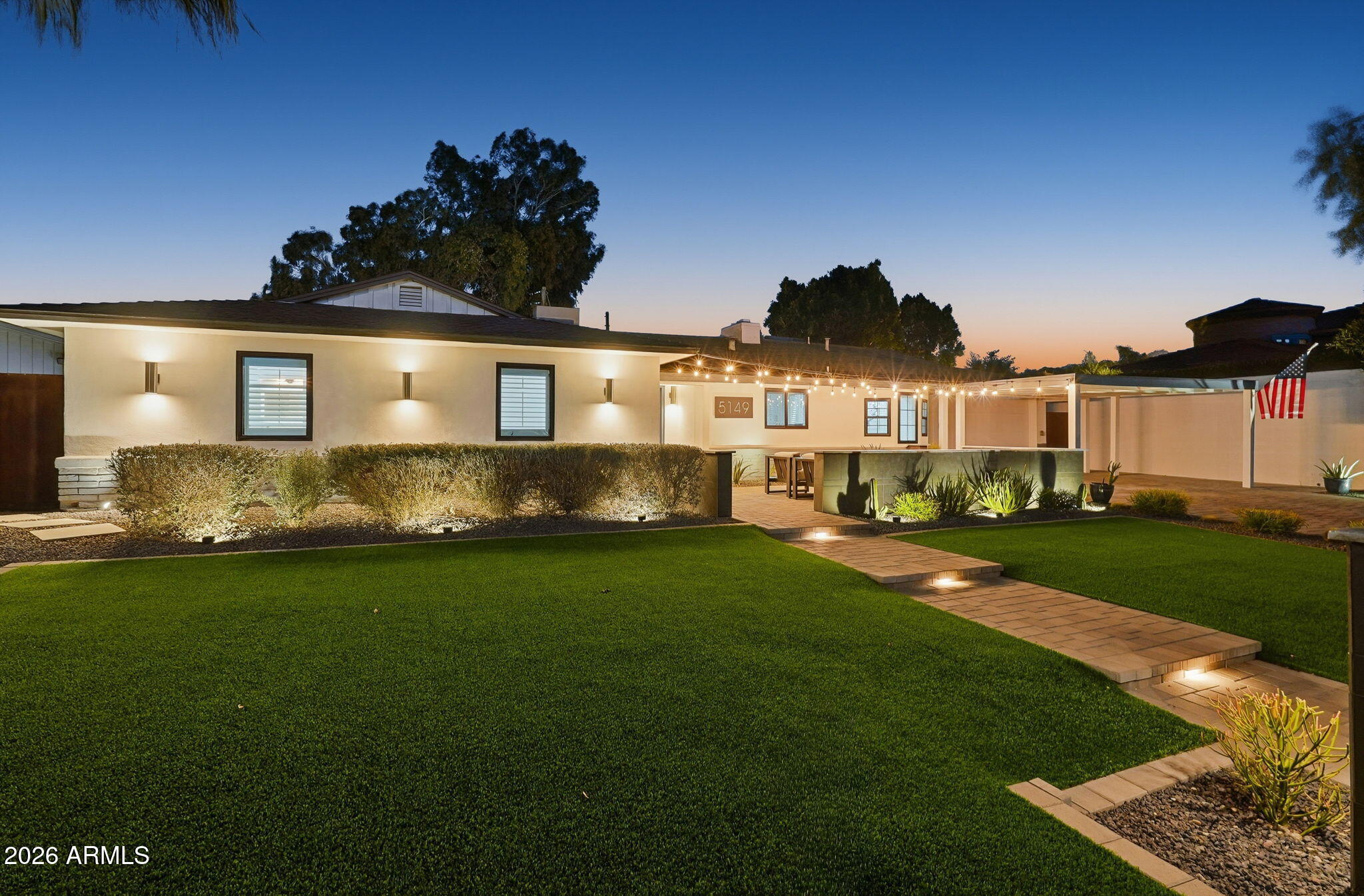5149 North 34th Street Phoenix, AZ 85018 - Photo 4 of 70 a front view of a house with a garden