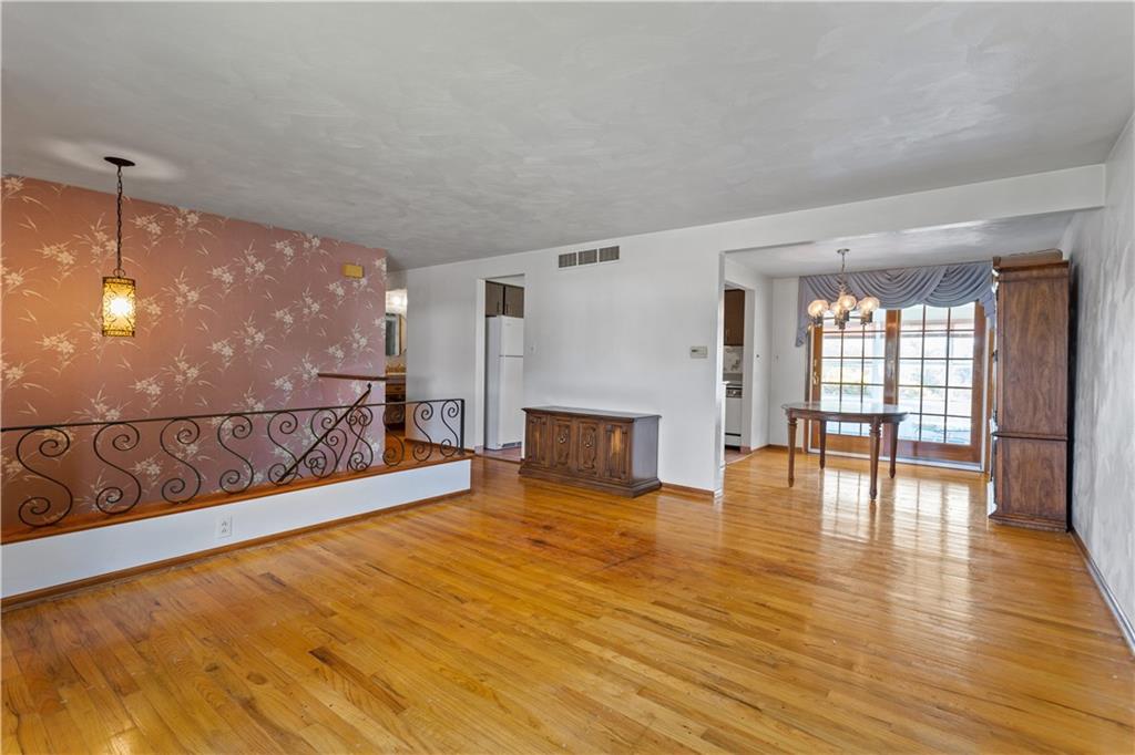 2010 Cutter Drive McKees Rocks, PA 15136 - Photo 5 of 24
