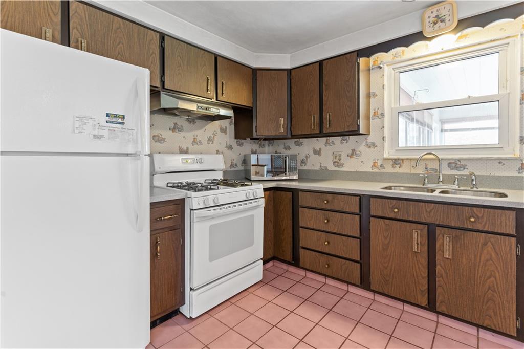2010 Cutter Drive McKees Rocks, PA 15136 - Photo 9 of 24