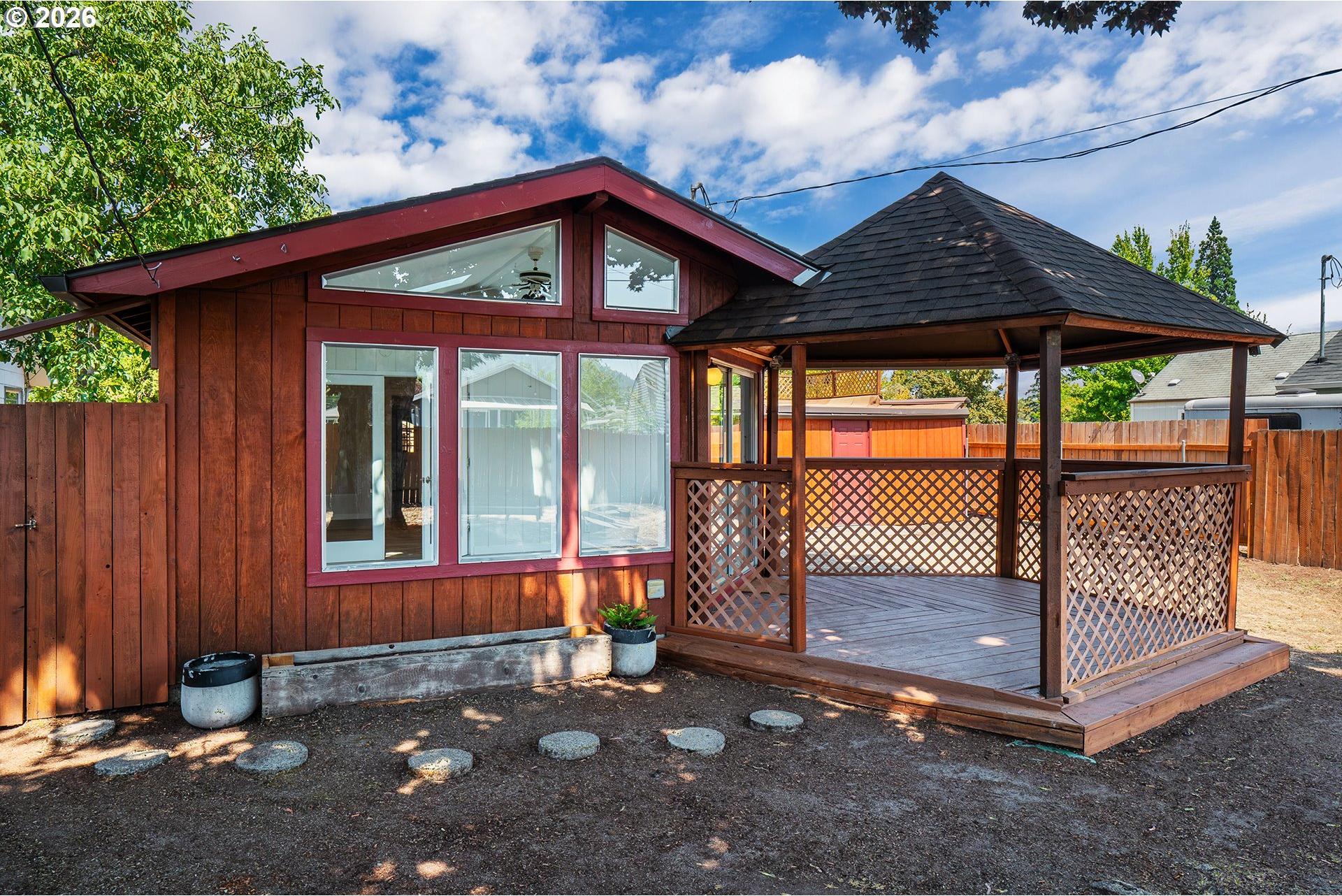 1039 C Street Springfield, OR 97477 - Photo 17 of 20 Gallery Image 17