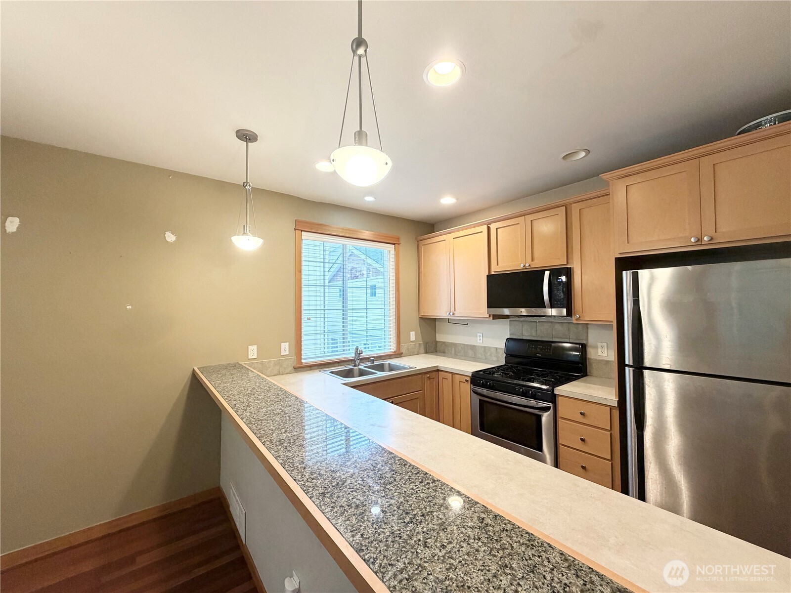 9216 Stone Avenue North, Unit B Seattle, WA 98103 - Photo 9 of 28