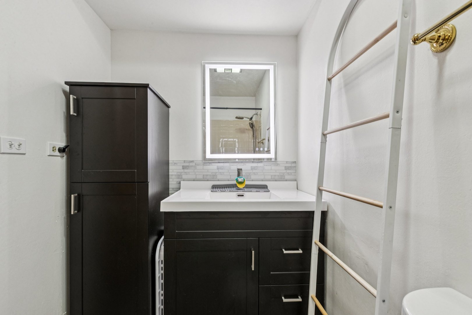522 East Algonquin Road, Unit 201 Schaumburg, IL 60173 - Photo 20 of 27 a bathroom with a sink toilet and mirror