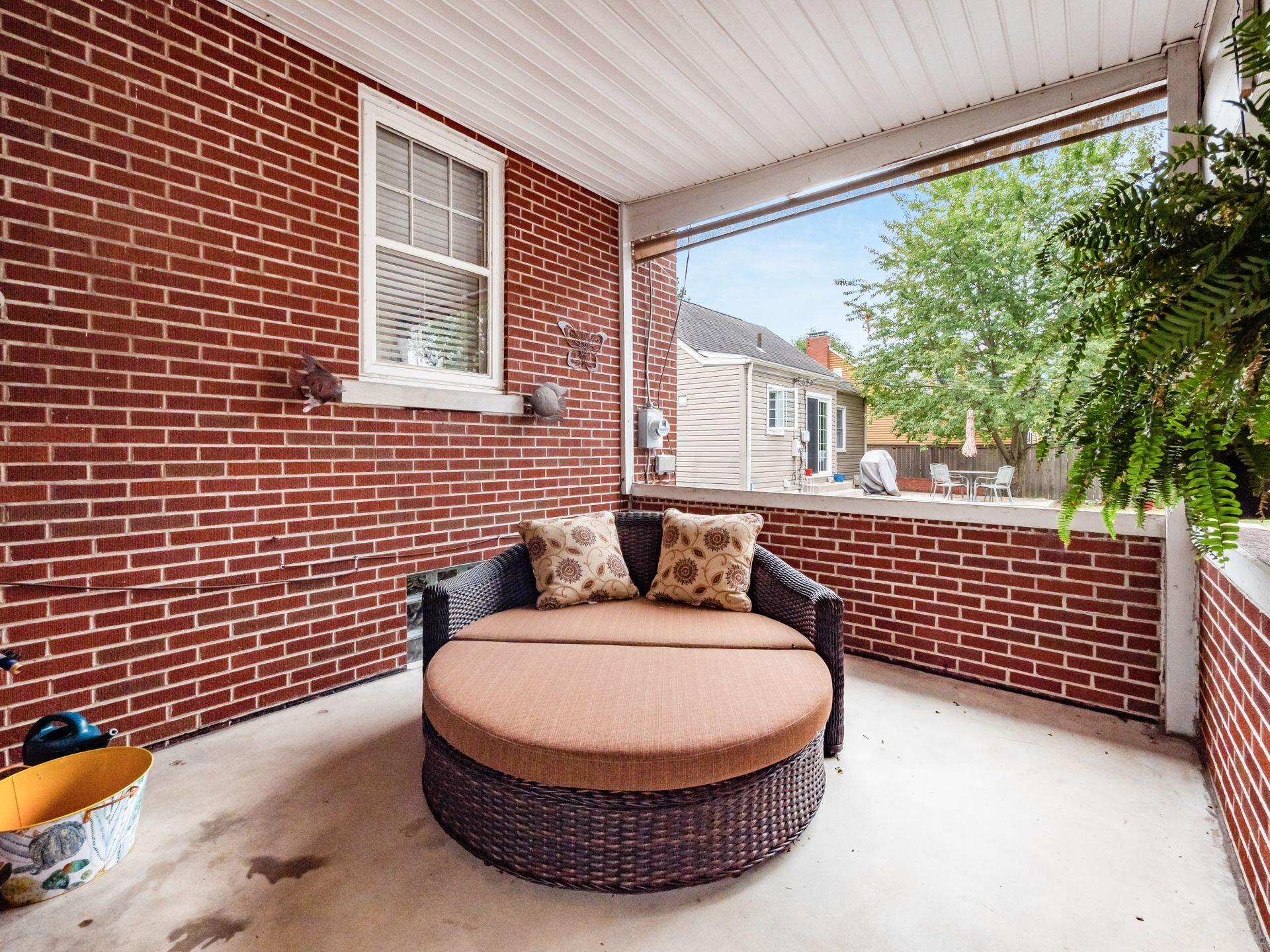 196 East Beaumont Road Columbus, OH 43214 - Photo 29 of 49 covered back patio w/ shade up