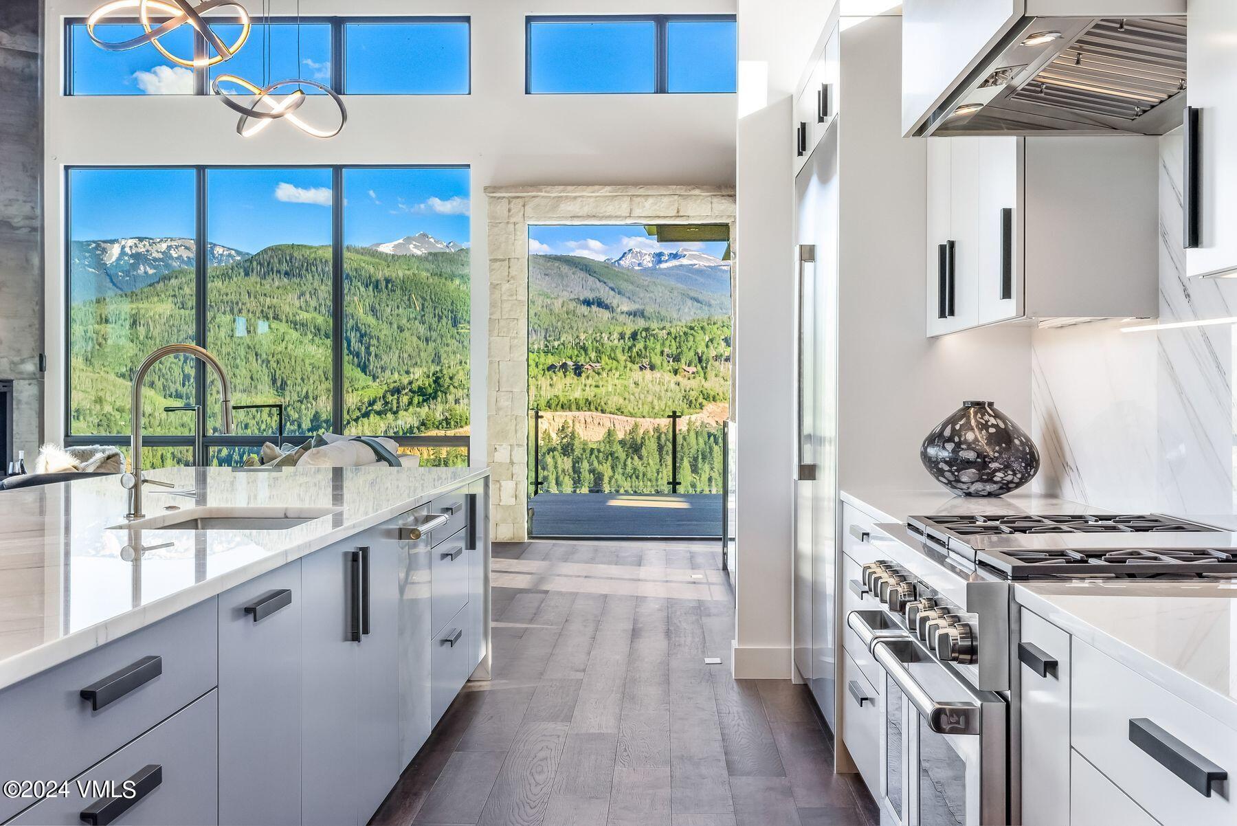 636 Saddle Ridge Loop Edwards, CO 81632 - Photo 18 of 46 a kitchen with a stove a sink and a refrigerator
