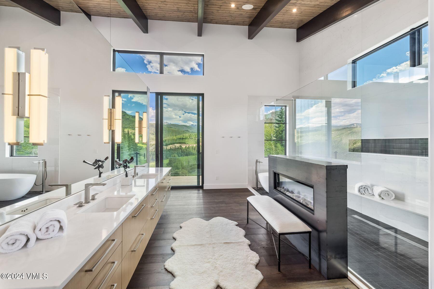 636 Saddle Ridge Loop Edwards, CO 81632 - Photo 33 of 46 a spacious bedroom with a bed and a window