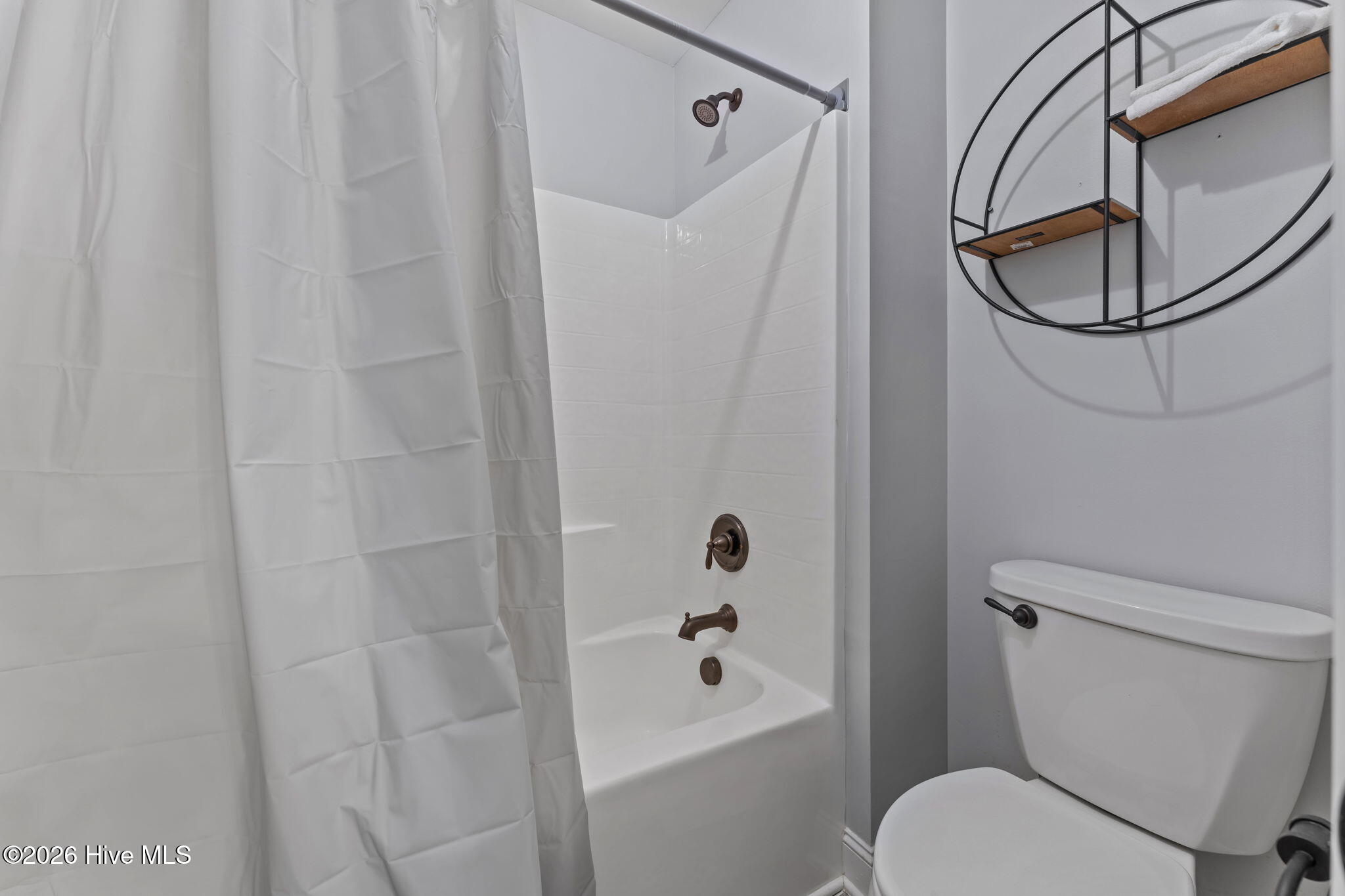 118 Sandy Springs Road Aberdeen, NC 28315 - Photo 28 of 43 2nd Floor Bath