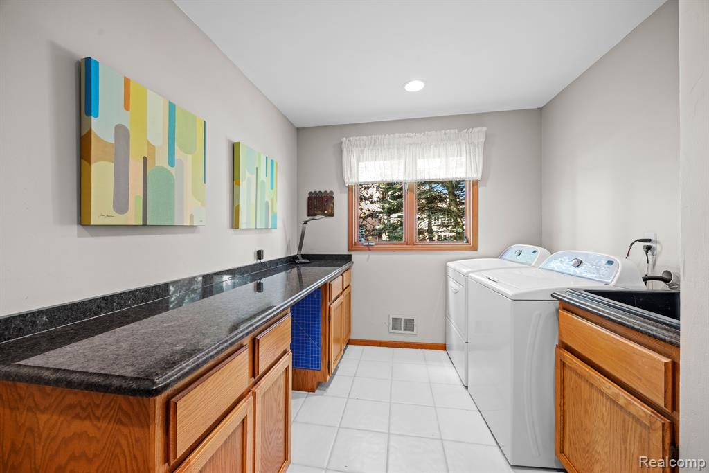 54417 Ridgeview Drive Utica, MI 48316 - Photo 6 of 23