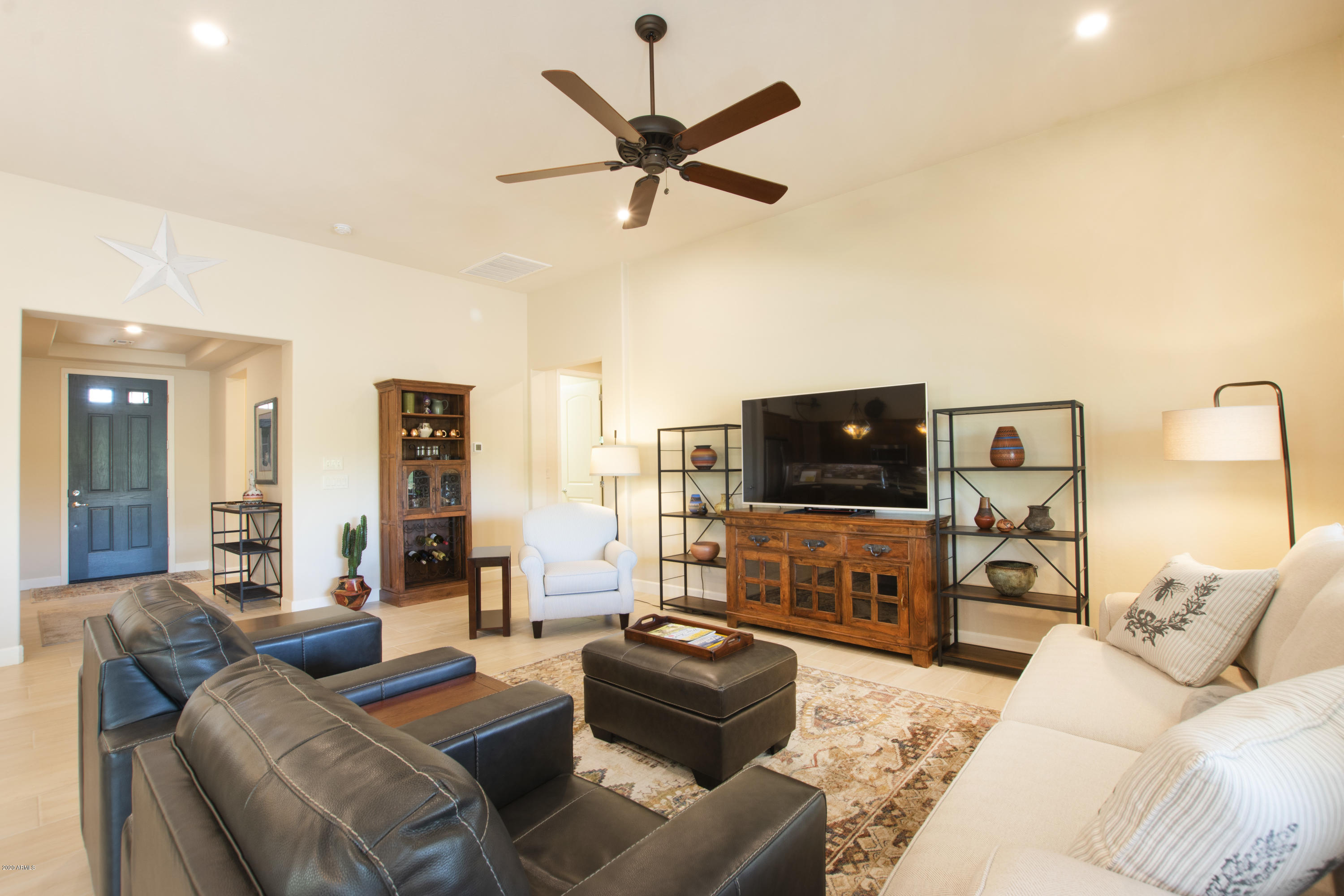 16906 West Almeria Road Goodyear, AZ 85395 - Photo 9 of 36 TV4