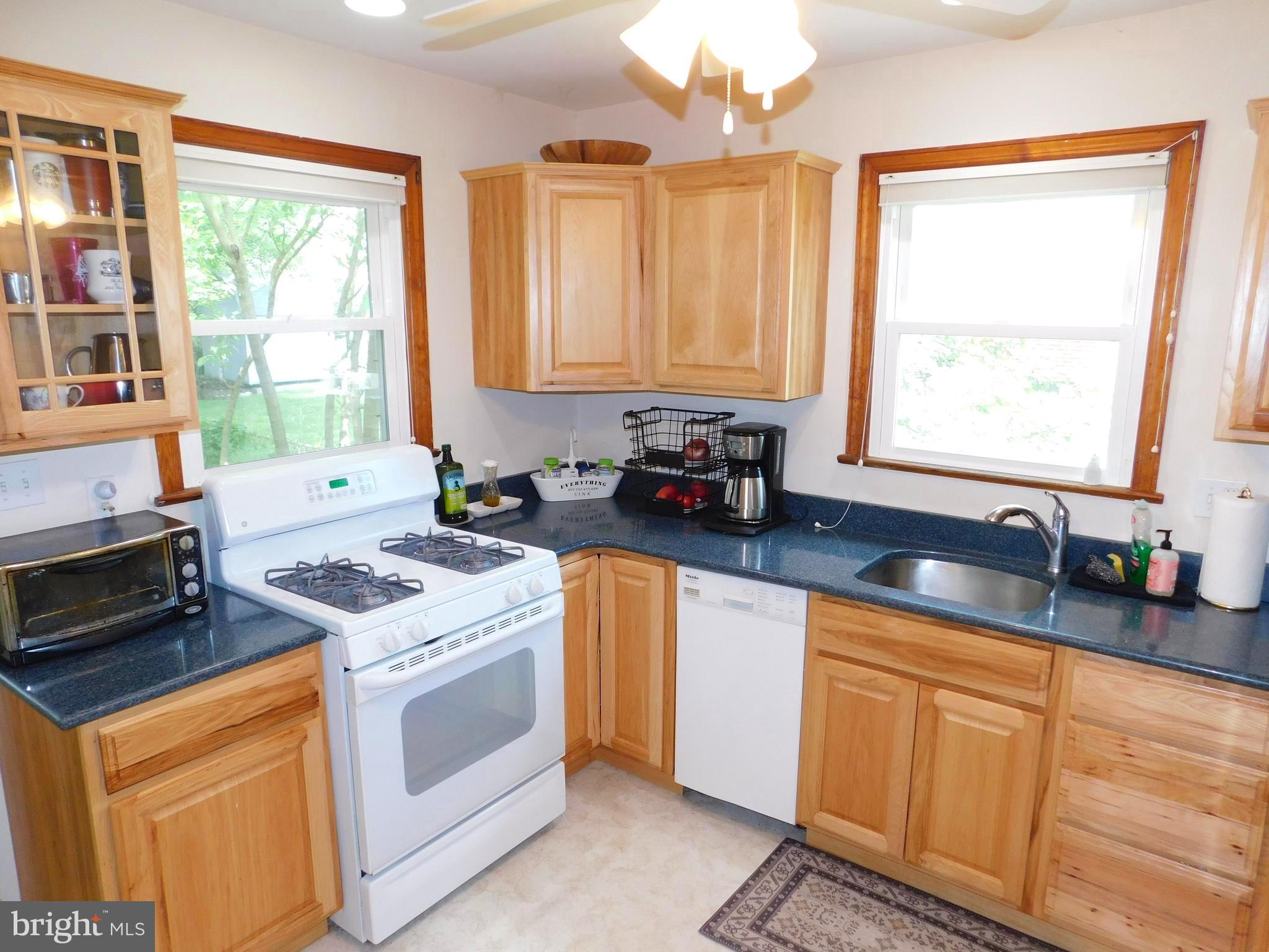 522 Cleveland Road Linthicum Heights, MD 21090 - Photo 11 of 25 Updated Kitchen