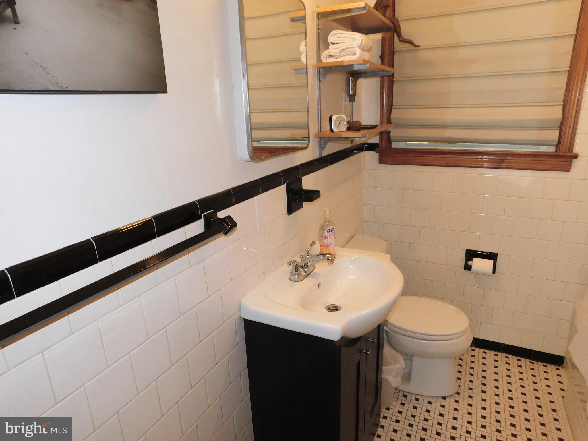 522 Cleveland Road Linthicum Heights, MD 21090 - Photo 9 of 25 Main Level Full Hall Bath
