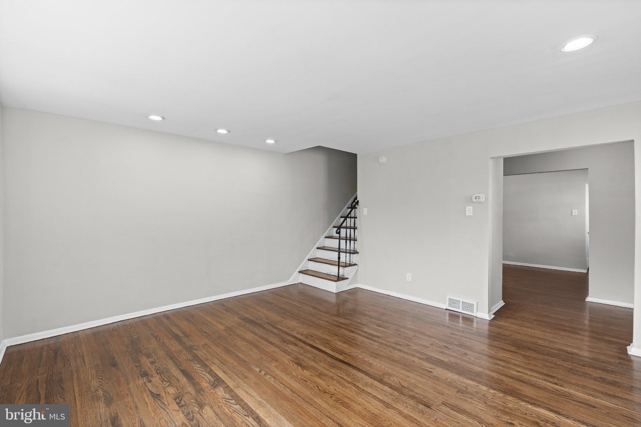 205 Juniper Road, Unit 288 Havertown, PA 19083 - Photo 8 of 28 Spacious, light-filled living area.