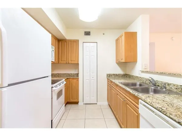 $1,950 | 6760 Heritage Boynton Beach, Unit 6103, Boynton Beach, FL 33437