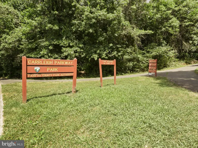 a sign that is sitting on a wall