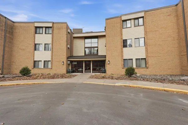 $184,999 | 11160 Anderson Lakes Parkway, Unit 115, Eden Prairie, MN 55344