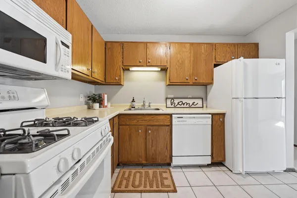 $184,999 | 11160 Anderson Lakes Parkway, Unit 115, Eden Prairie, MN 55344