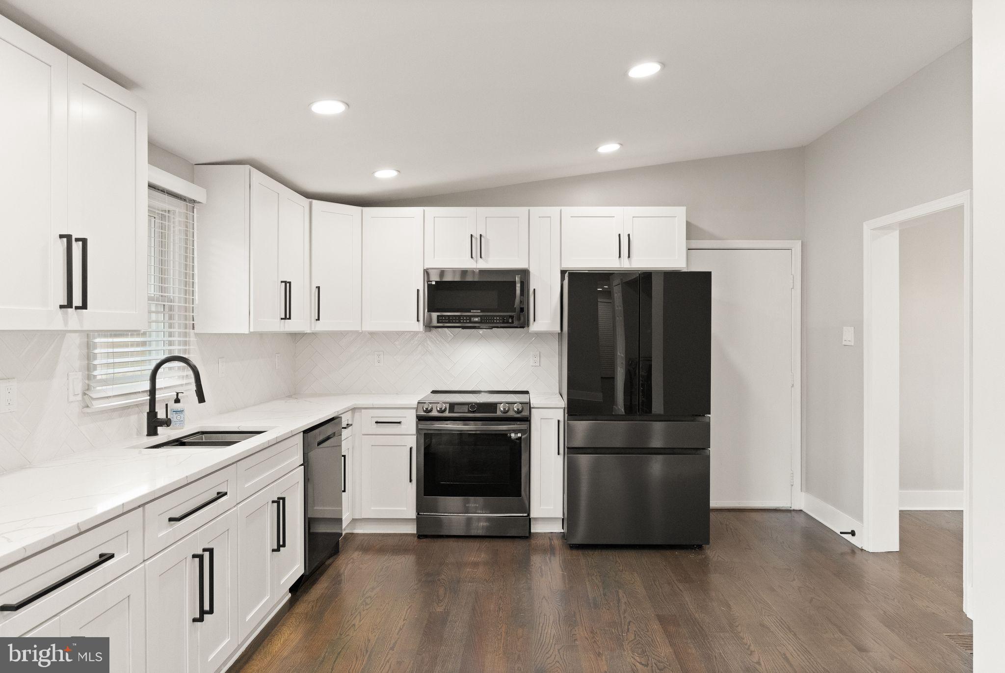 14068 Carriage Ford Road Nokesville, VA 20181 - Photo 18 of 48 a kitchen with stainless steel appliances granite countertop a refrigerator and a sink