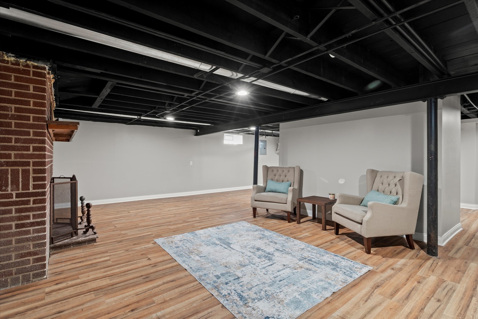 30 Broadway Chicago Heights, IL 60411 - Photo 18 of 25 a living room with furniture and a wooden floor