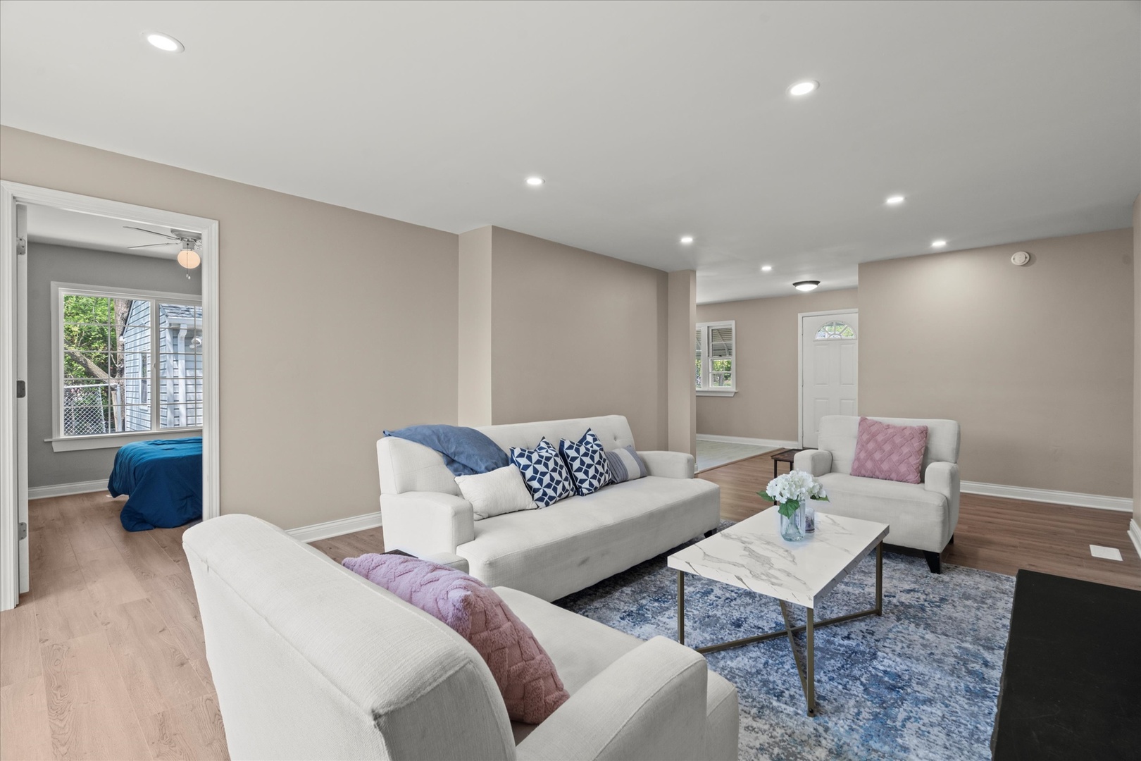 30 Broadway Chicago Heights, IL 60411 - Photo 4 of 25 a living room with furniture and a couch