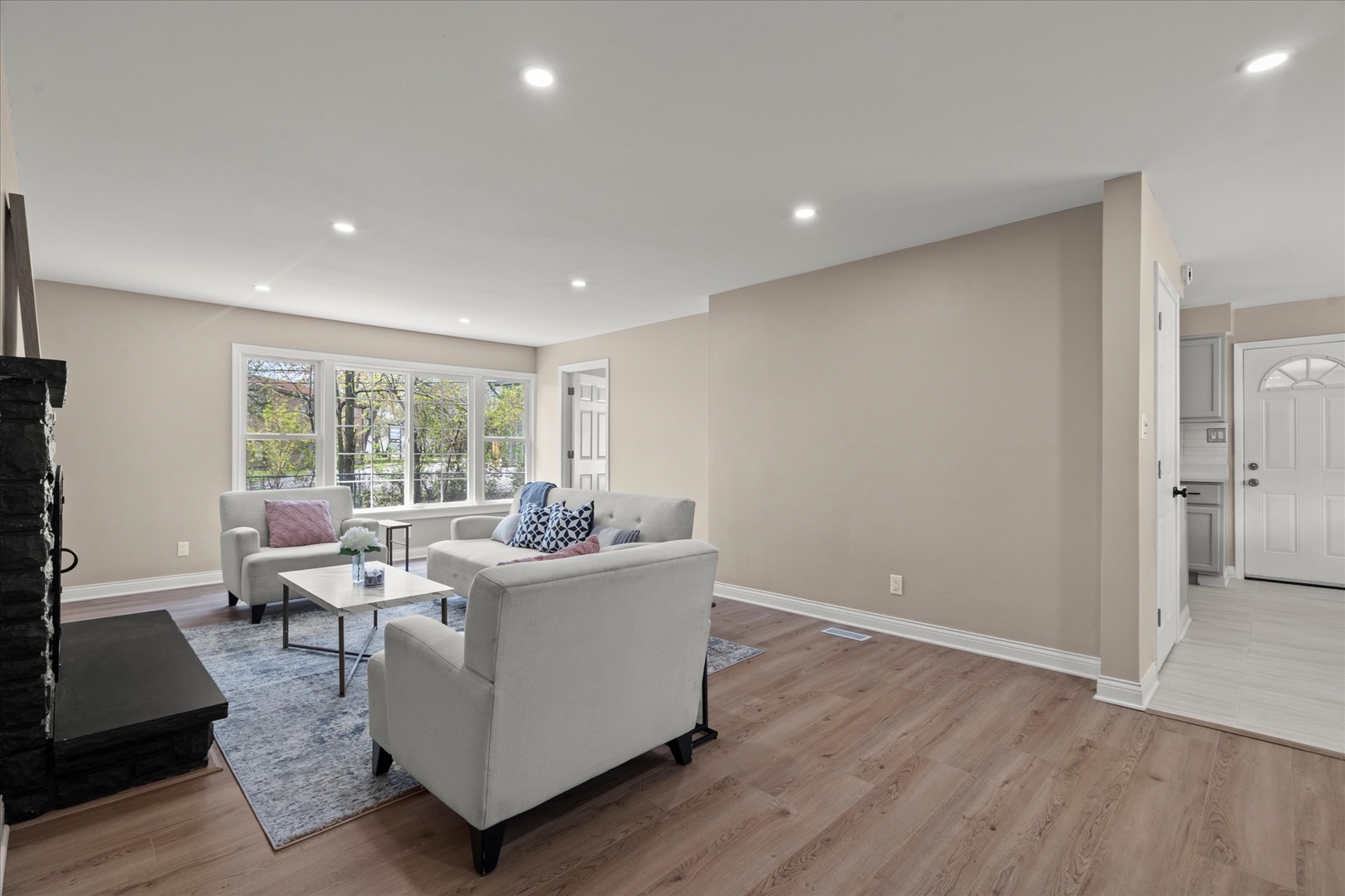 30 Broadway Chicago Heights, IL 60411 - Photo 5 of 25 a living room with furniture and wooden floor