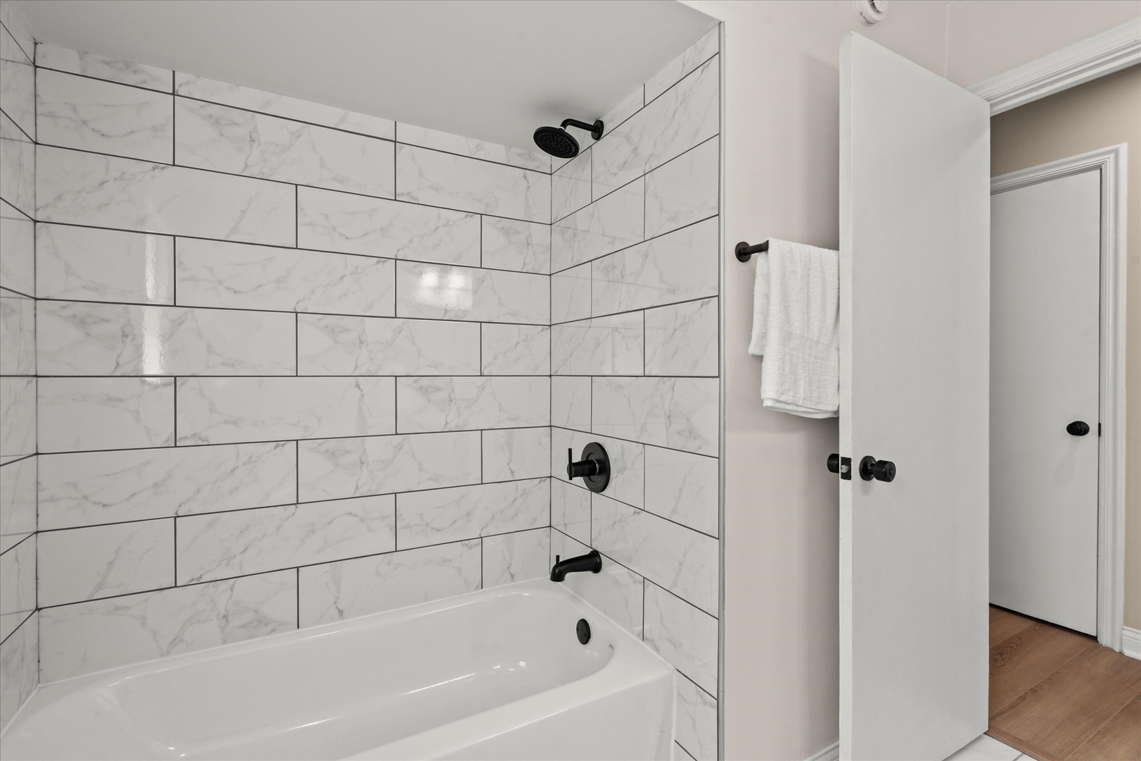 30 Broadway Chicago Heights, IL 60411 - Photo 10 of 25 a bathroom with a bathtub