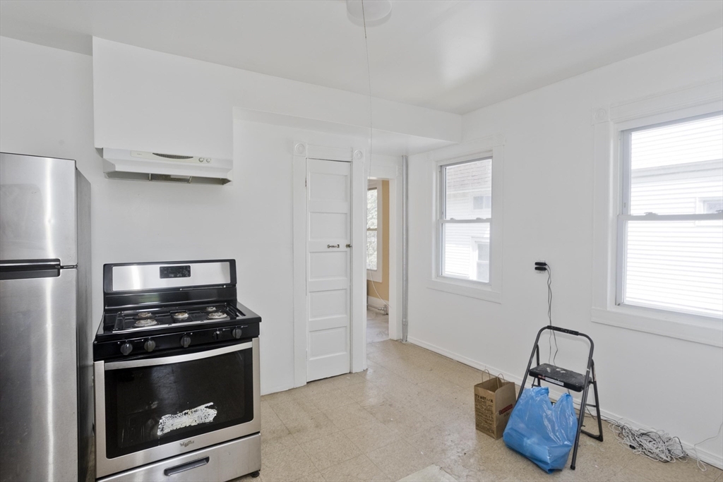 116-118 Massasoit Street Springfield, MA 01107 - Photo 10 of 32