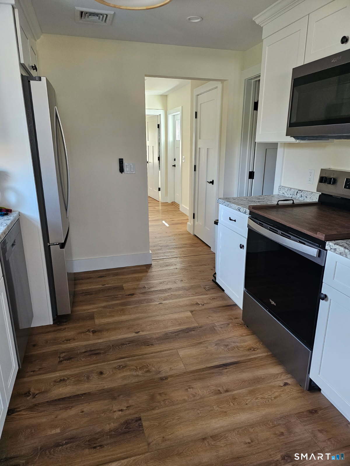185 Shore Road Waterford, CT 06385 - Photo 19 of 23 Gallery Image 19