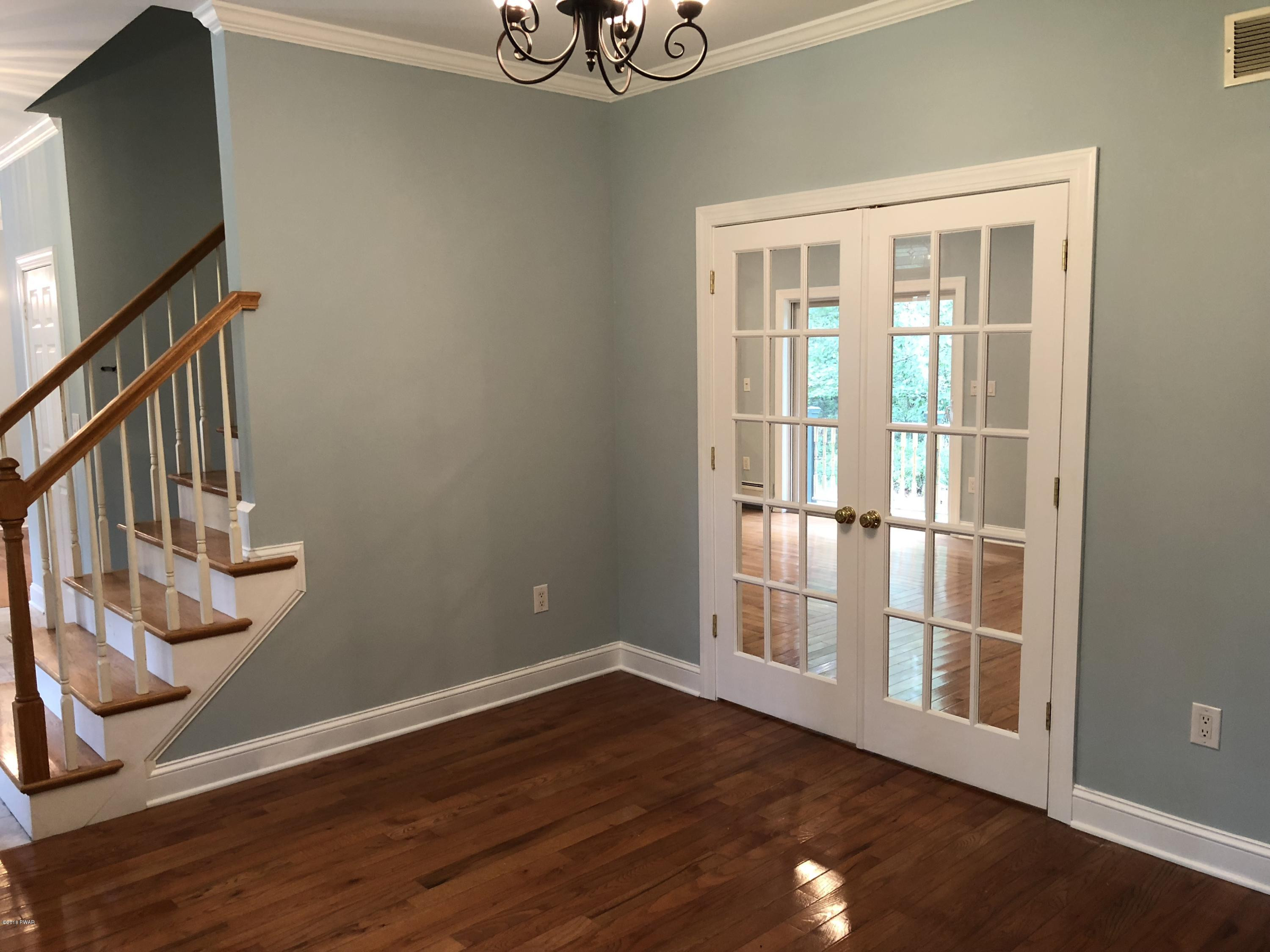 104 Seminole Road Shohola, PA 18458 - Photo 14 of 41 14 Formal living room