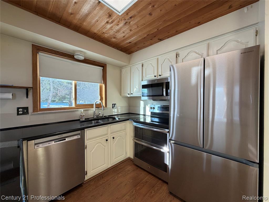 2132 Winchester Road Rochester, MI 48307 - Photo 8 of 27