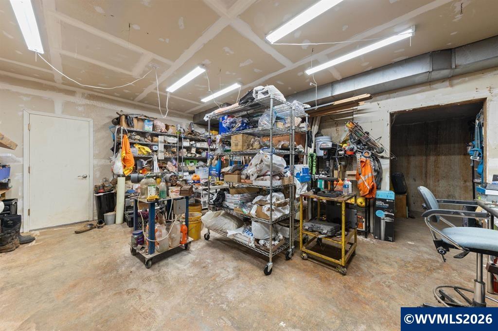 6100 Teal Creek Road Dallas, OR 97338 - Photo 29 of 41 a view of a room with gym equipment