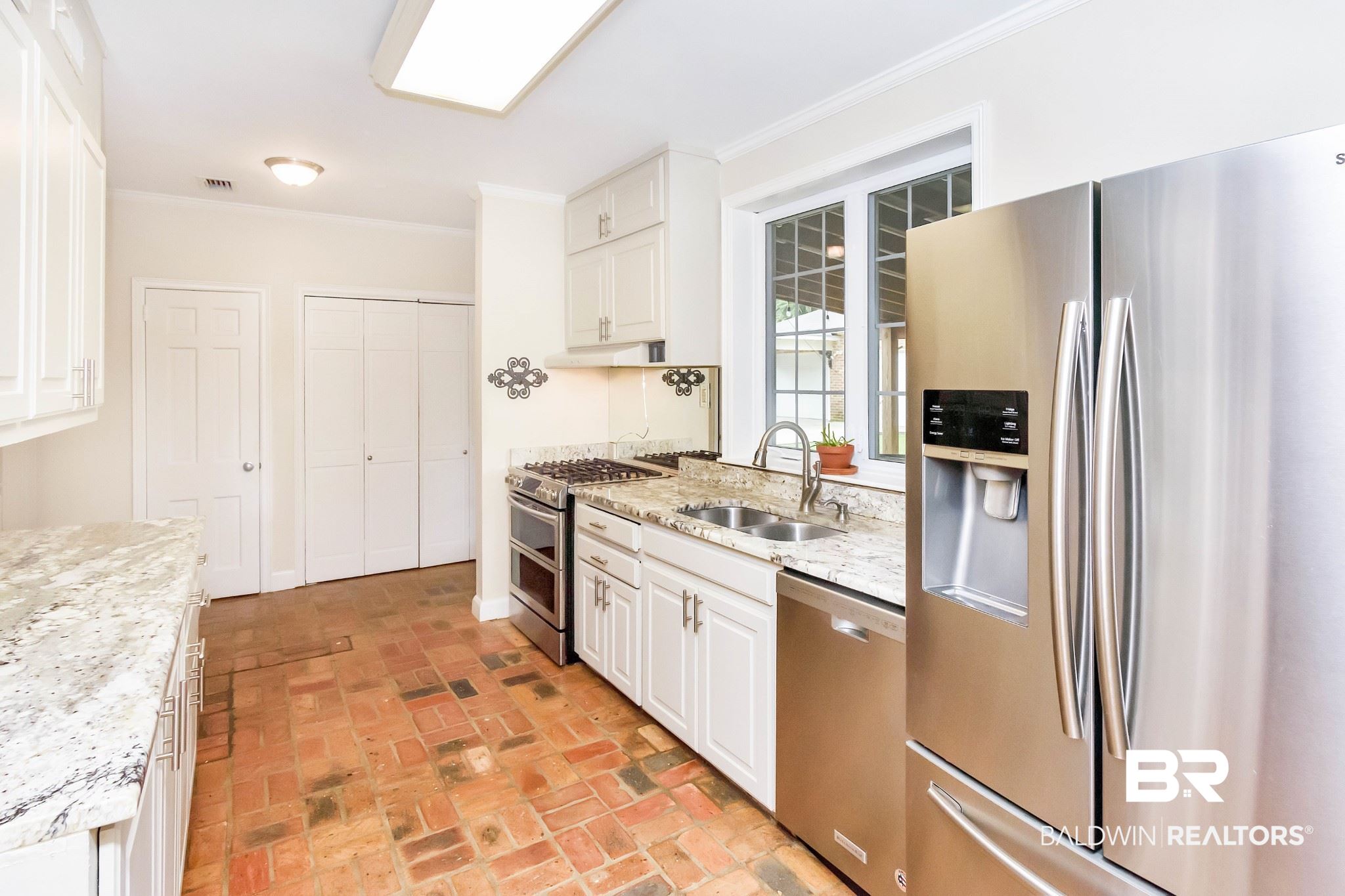 255 Woodlands Avenue Mobile, AL 36607 - Photo 11 of 34
