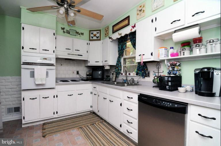 209 Magothy Beach Road Pasadena, MD 21122 - Photo 11 of 14 Kitchen