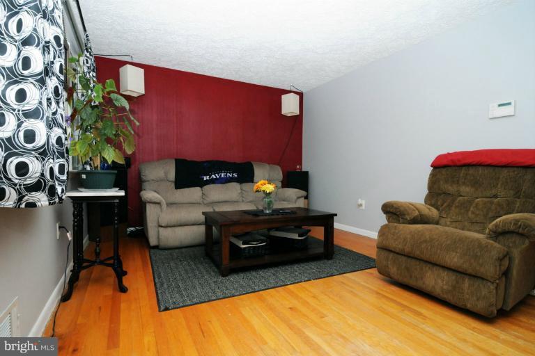 209 Magothy Beach Road Pasadena, MD 21122 - Photo 13 of 14 Living Room