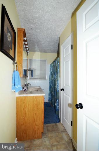 209 Magothy Beach Road Pasadena, MD 21122 - Photo 5 of 14 Hall Bath