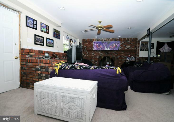 209 Magothy Beach Road Pasadena, MD 21122 - Photo 6 of 14 Family Room
