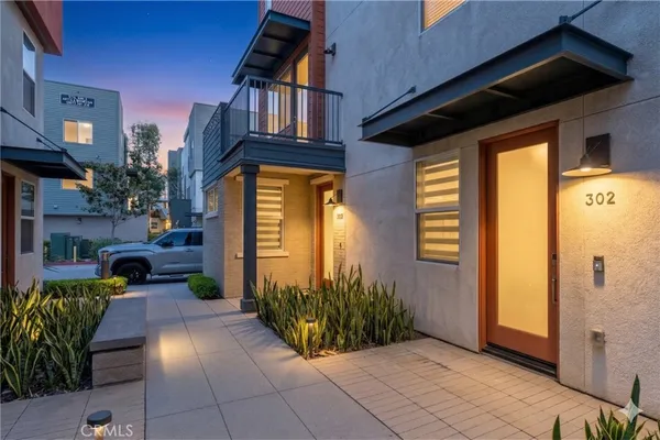 $719,000 | 9914 Artesia Boulevard, Unit 302, Bellflower, CA 90706