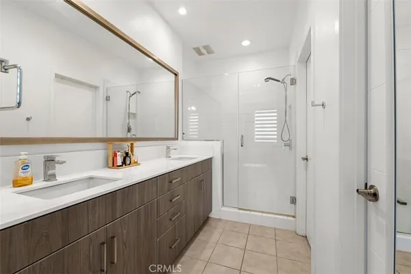 $719,000 | 9914 Artesia Boulevard, Unit 302, Bellflower, CA 90706