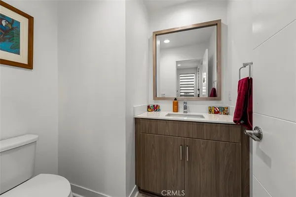 $719,000 | 9914 Artesia Boulevard, Unit 302, Bellflower, CA 90706