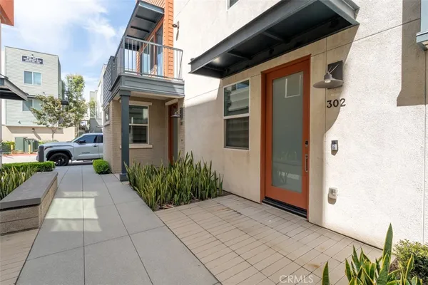 $719,000 | 9914 Artesia Boulevard, Unit 302, Bellflower, CA 90706