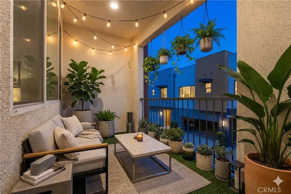 $719,000 | 9914 Artesia Boulevard, Unit 302, Bellflower, CA 90706