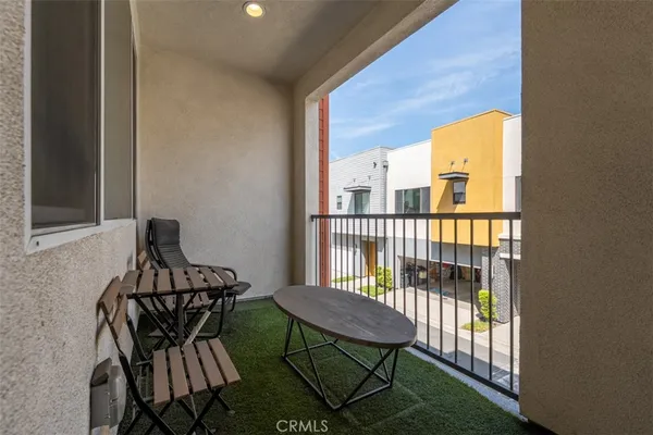 $719,000 | 9914 Artesia Boulevard, Unit 302, Bellflower, CA 90706